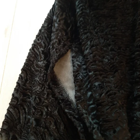 Cape - Picture 3 of 11